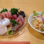 ふくえもん - お刺身定食にはサラダも付きます。