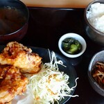 Sengyo Robata Kachakacha - からあげ定食（税込748円）