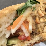 Saigon2 banh mi - 具だくさん