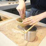 あみじま茶屋 - 抹茶 Serving Matcha 後ろの人が注文したもの笑