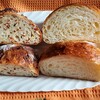 Boulangerie Le Fleurage - 断面
                左;ローズヒップとオレンジピールのリュスティック
                右;シェル·フランス