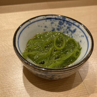 まんてん鮨 日比谷オクロジ店 - メカブさんで胃を整えて、さあ来いー