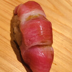 鮨 さかい - 蛇腹というか砂摺です。マグロは大間が全てでは有りません。コイツは並の大間を遥かに凌駕しておりました