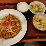 タイ料理 レモングラス - ランチセット、パッタイ