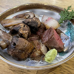 旬ものと日本酒 とみ笑 - 鹿のサーロインと岡山のマッシュルーム