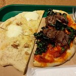 PIZZA ROMANO - クアトロフォルマッジォと牛肉のタリアータのハーフ＆ハーフ