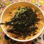 タパス＆タパス - タパス風クリームペペ　かいわれと刻み海苔のトッピング後