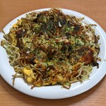 お好み焼き 宣 - そば肉玉に大葉とチーズ