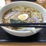 らーめんどんぐり - ワンタンめん、900円。