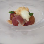 アーリア ディ タクボ - ピオーネとヨーグルトソース、紅茶のグラニテ