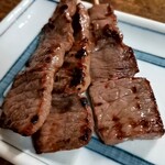 しもきた - 牛バラ。宮崎牛で焼き方もちょうど良い。シンプルな味付けなのでそれもまた良い。