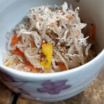 しもきた - シラスたっぷりの酢の物。美味しいです。