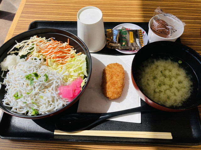 生しらす丼が食べたかったんだけど By さオルん とびっちょ Terrace Mall 湘南店 辻堂 海鮮丼 食べログ 生しらす丼が食べたかったんだけど By さオルん とびっちょ Terrace Mall 湘南店 辻堂 海鮮丼 食べログ