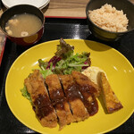 Baruzaru - チキンカツ定食935円