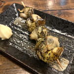 串ヤキ炭ヤ - 灯台つぶ串。思いのほか大きいツブでビックリ。