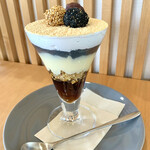 BELLMO - 黒ごまきな粉パフェ980円