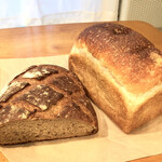 パン屋 塩見 - ライ麦入りカンパーニュと食パン