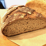 パン屋 塩見 - ライ麦入りカンパーニュ