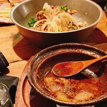 難波 炭焼笑店 陽 - 奥は唐揚げ
手前はイベリコ豚の角煮すき焼き風(ほぼ食べちゃってますが)