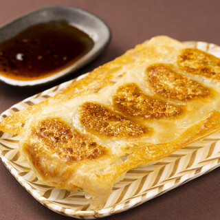 [All-you-can-eat] Start! The specialty is crispy and juicy winged Gyoza / Dumpling!