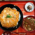 まごころ　手と手 - モツ入り親子丼