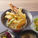 116 Ten-don (tempura rice bowl) with giant shrimp and conger eel