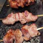 焼き鳥 たぬき - 串もの豚からレバー100円、カシラ100円、タン100円