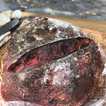 中村食糧 - 木苺のフルーティー　842円
                                なんて素敵なルックス
                                焼き色堪らん。
                                すごく甘酸っぱい香りで、公園の蜂が飛んでこないか警戒しちゃう