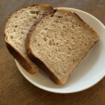 ライ麦ハウスベーカリー - ライ麦食パン。ライ麦33%でもっちり。