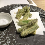 馳走屋 巣庵 - 5000円コース アスパラとタラの芽の天ぷら