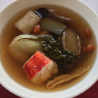 広東料理 センス - たらば蟹 なまこ 浮き袋 鮑の蒸しスープ