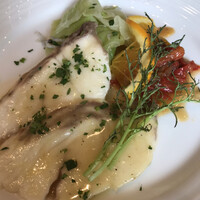 ラ･スコリエーラ - リベッチョコース４０００円。ヒラメのムニャイア 白ワインとバターソース。パサつくことなくシットリと繊細な身が良かったです(^｡^)