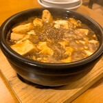 中華バル SABUROKU360 - 【2021年03月】カキ入り陳麻婆豆腐＠980円、提供時。