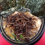 家系ラーメン王道 いしい - 豚骨醤油ラーメン並盛＋のり・きくらげ増し