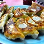 中華料理 七面鳥 - 餃子￥380（餡がぎっしり）
      