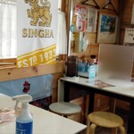 タイ料理 サラータイ - カウンターの奥に着席！そこから玄関方面撮影