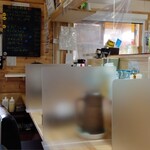 タイ料理 サラータイ - カウンター奥から出入口方向撮影