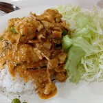 タイ料理 サラータイ - カレーを載っけたところ