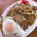 岩はし - 特製焼きそば 825円