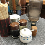 珉珉 - 料理写真:シュガーポットは辣油入れ