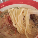 Takarayashokudou - 麺は中細麺ストレートで、ｴｯｼﾞのあるｽｸｴｱ断面、加水率は中低級