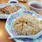 2012年9月。チャーハンと餃子のセット800円也。やっぱ旨いはここの炒飯。