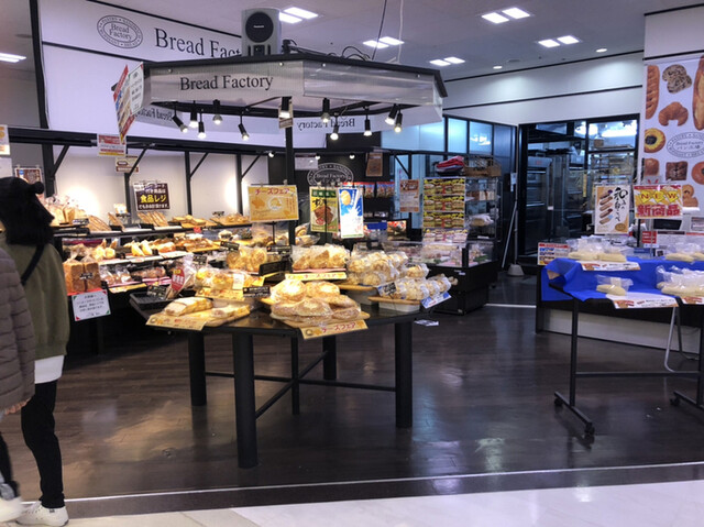 パン工場 御所野店 - 四ツ小屋（パン）の写真