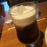 カフェ 三番館 - クリームタップリ、アイスコーヒー