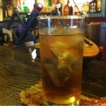 ククリ - 唐辛子ウォッカジンジャーエール割り