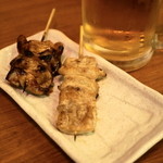 もつ焼 煮込み ヤリキ - 2012.8 しろ（1串110円）、てっぽう（1串110円）