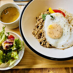 CAFE TANTON - 十種の雑穀米のガパオライス