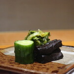 日本料理 幸庵 - 奈良漬け、胡瓜とからし菜の漬物