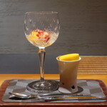 日本料理 幸庵 - はっさくと苺、ラズベリーの白ワインゼリー仕立てと、ピスタチオアイス マンゴーと白桃乗せ