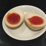 鯛白湯らーめん ○de▽ - 燻製玉子